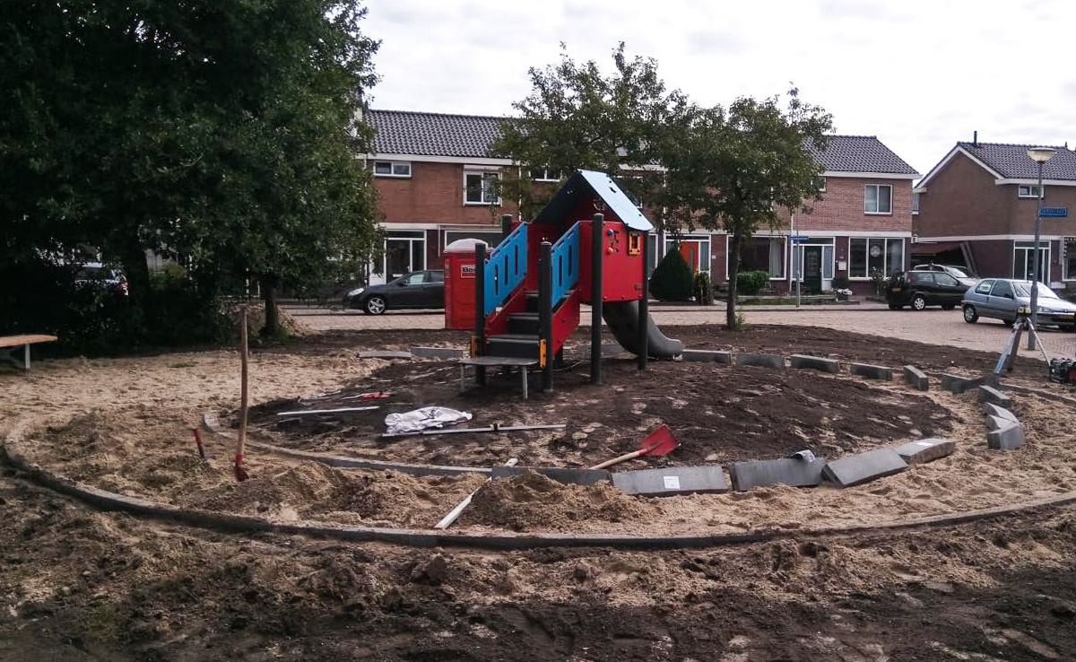 Aanleg bestrating speeltuin Heemskerk bartokstraat